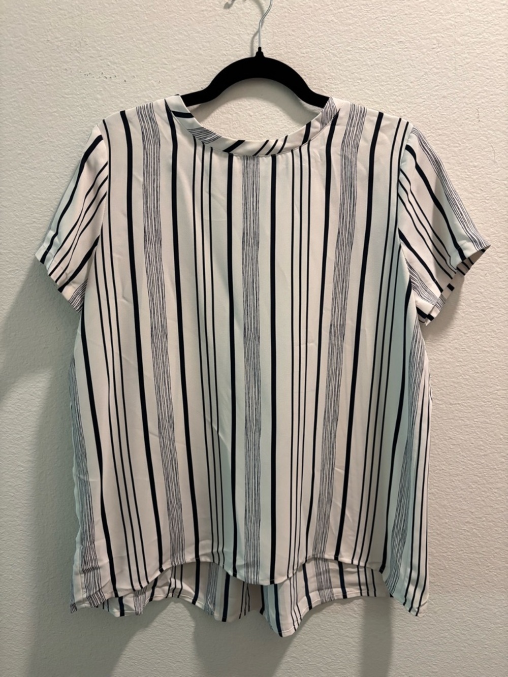 Loft Striped Short-Sleeve Women's Top, size M - Picture 2 of 6